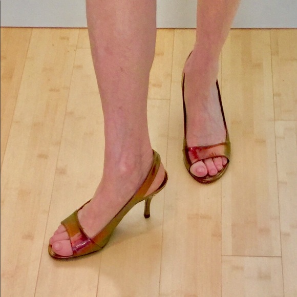 LOUIS VUITTON RUNWAY GOLD/COPPER/GREEN IRIDESCENT PATENT MID-HEEL SANDAL - Picture 6 of 16